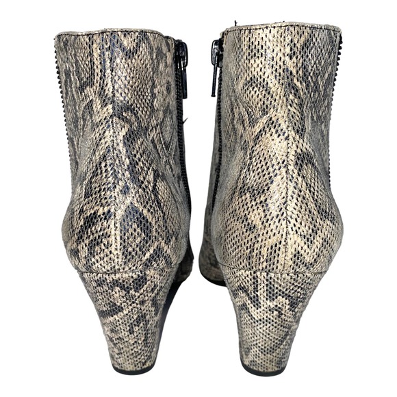 Aerosoles Heel Rest Rock On Ankle Bootie White Black Leather Snake Print sz 7.5 - Picture 8 of 13